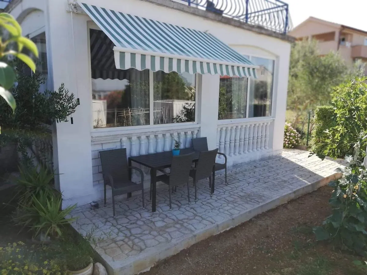 Apartment Tkon 5827B 0*,  Croatia